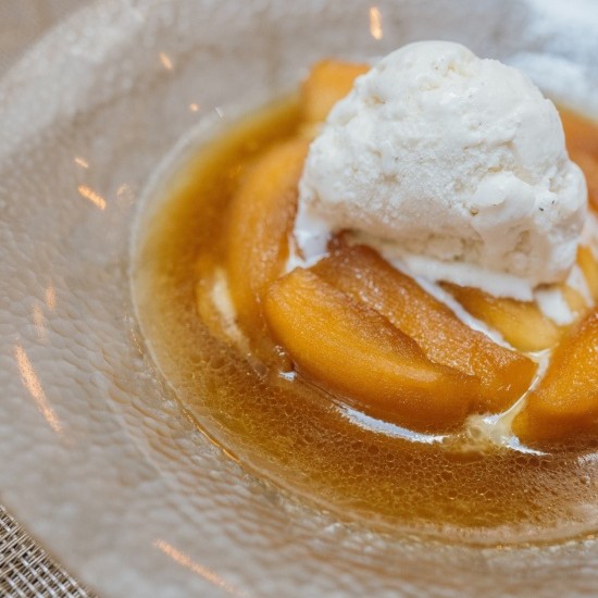 Tartita de manzana caliente con helado de vainilla